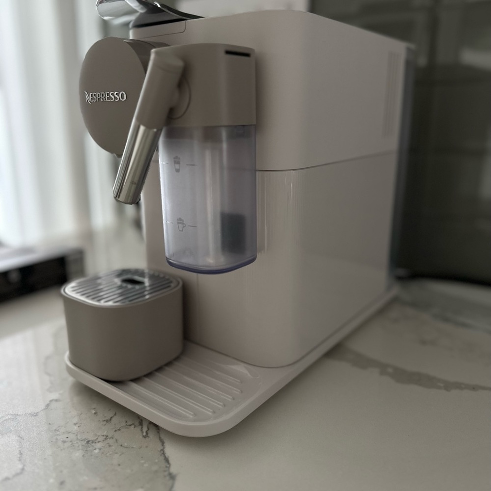 Lattissima One Original Espresso Machine with Milk Frother by De'Longhi